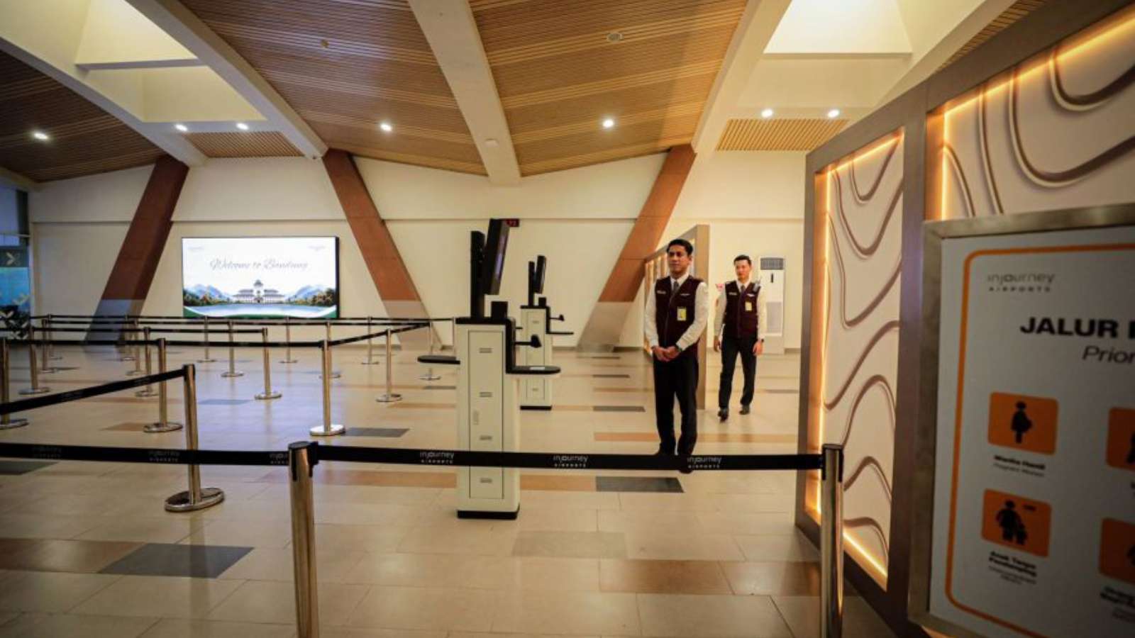 The Culture and Tourism Office Strengthens the Branding of Husein Sastranegara International Airport, Highlighting Bandung's Identity and the Works of People with Disabilities