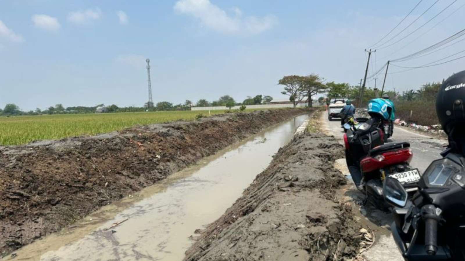 Following up on farmers' aspirations, the Bekasi Regency Government is accelerating the normalization of the Kalen Kendal SS.